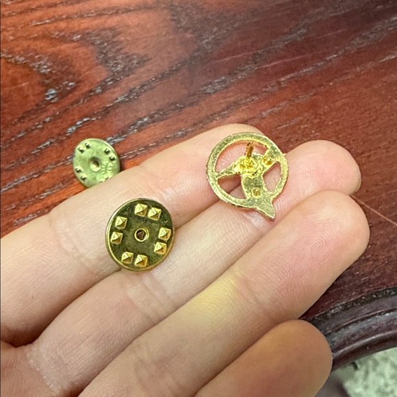 Vintage Religious pins set - Picture 5 of 7